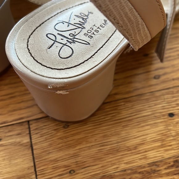 Lifestride sandals-size 10 - Picture 2 of 3